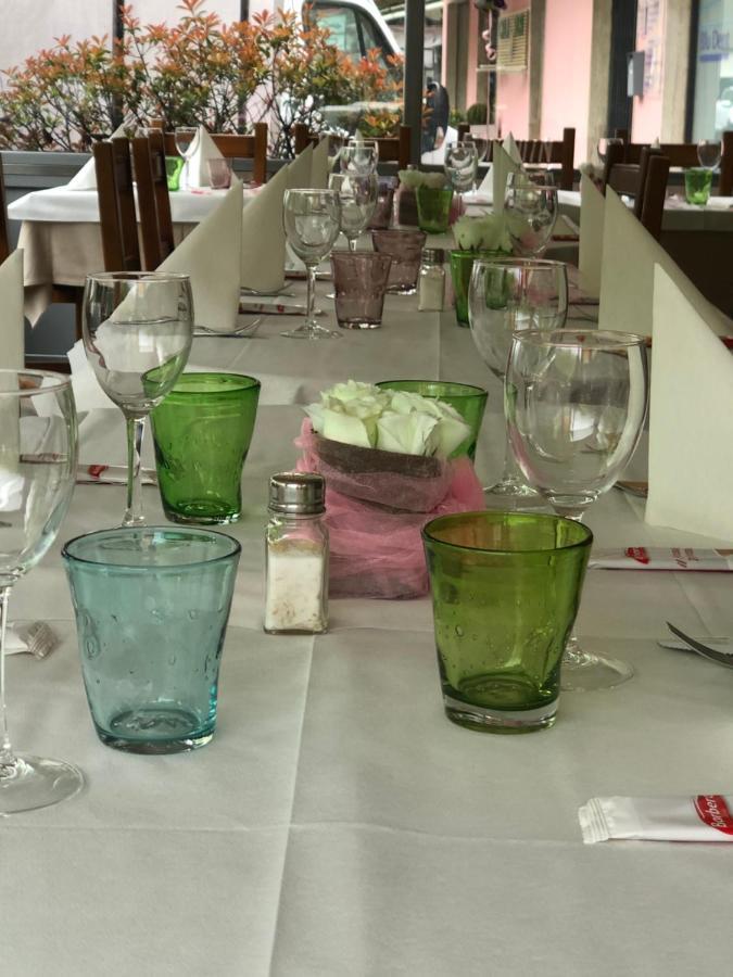 Albergo Ristorante Pomodoro Оменья Екстер'єр фото