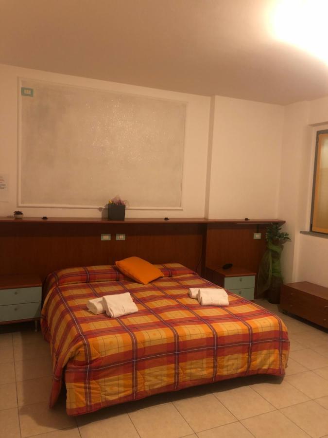 Albergo Ristorante Pomodoro Оменья Екстер'єр фото